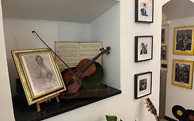 Red And Blues Music Hotel Genova